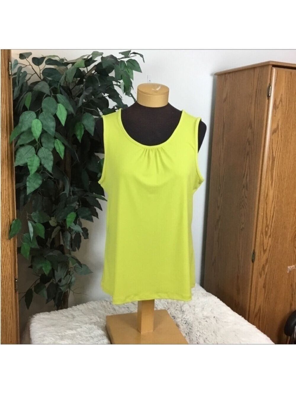 Christopher & Banks tank top Womans size large greenish yellow mustard